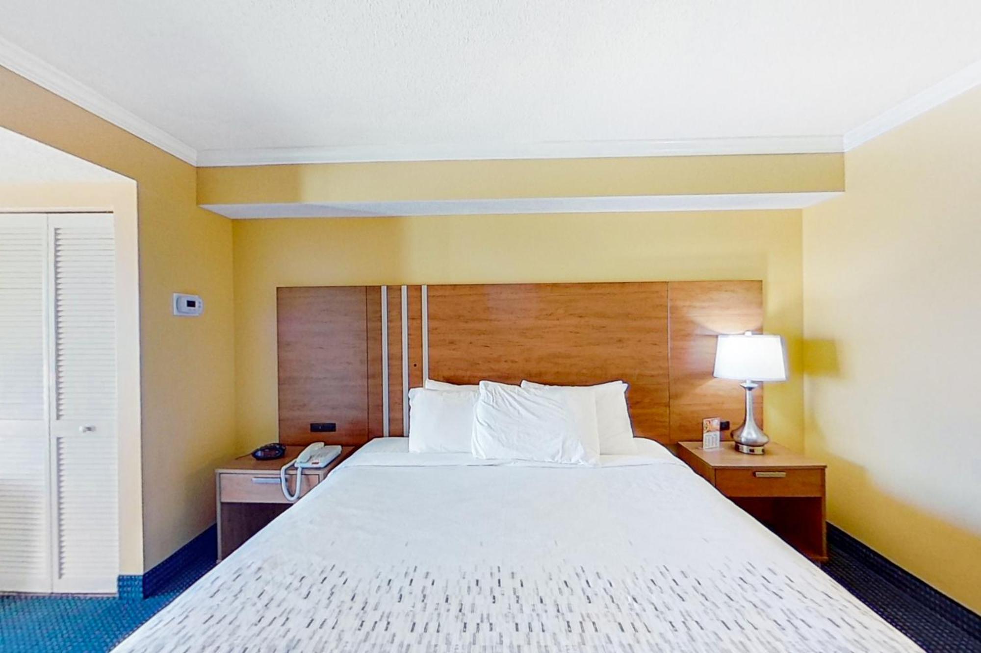 Camelot By The Sea - Oceana Resorts Vacation Rentals Myrtle Beach Room photo